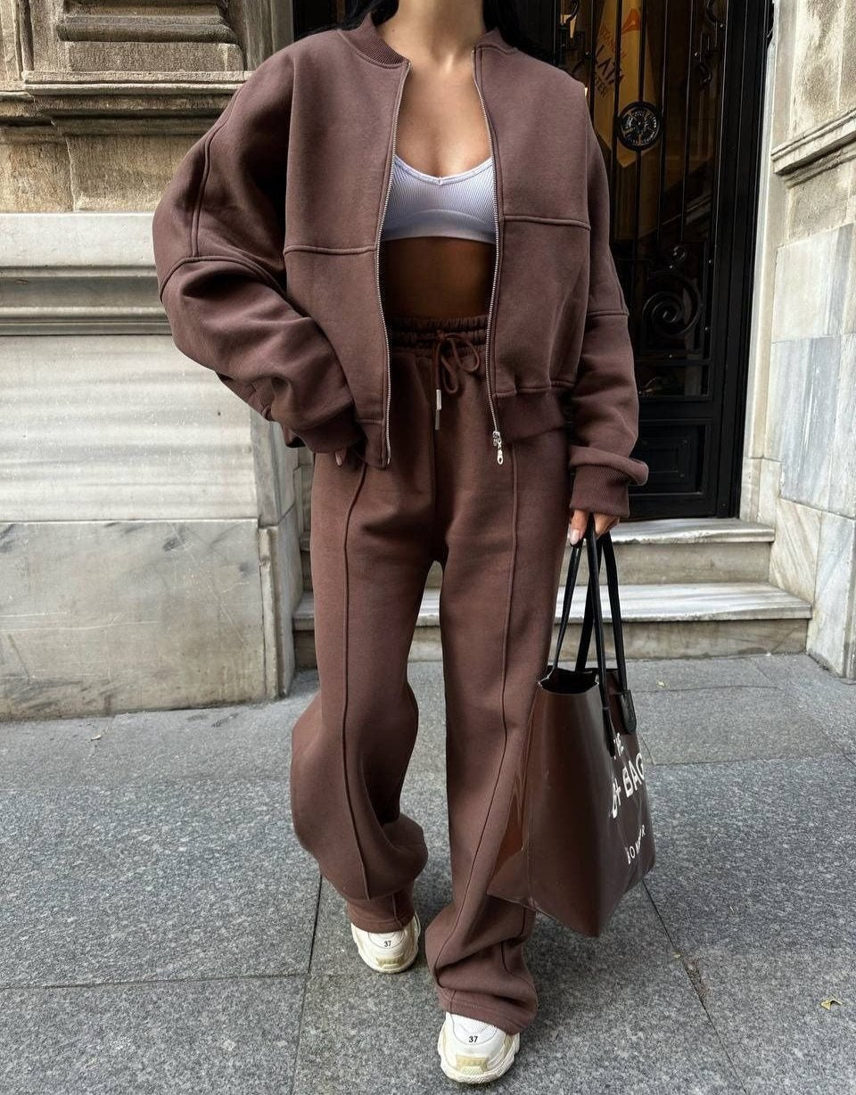 Lucía - Dames lounge set met rechte jogger en cropped bomberjack