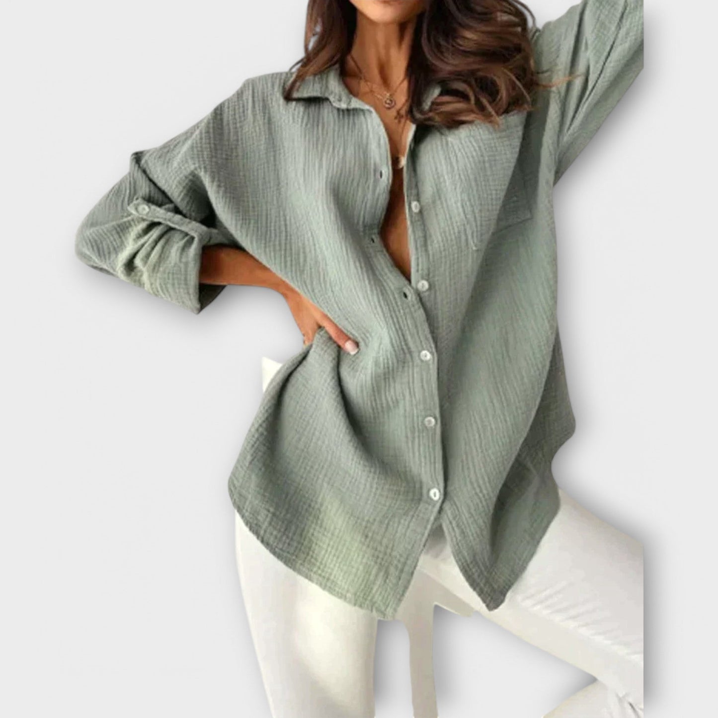 Irina - Losvallende dames blouse met knopen en opgerolde mouwen