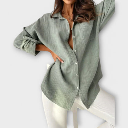 Irina - Losvallende dames blouse met knopen en opgerolde mouwen