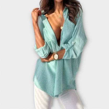 Irina - Losvallende dames blouse met knopen en opgerolde mouwen