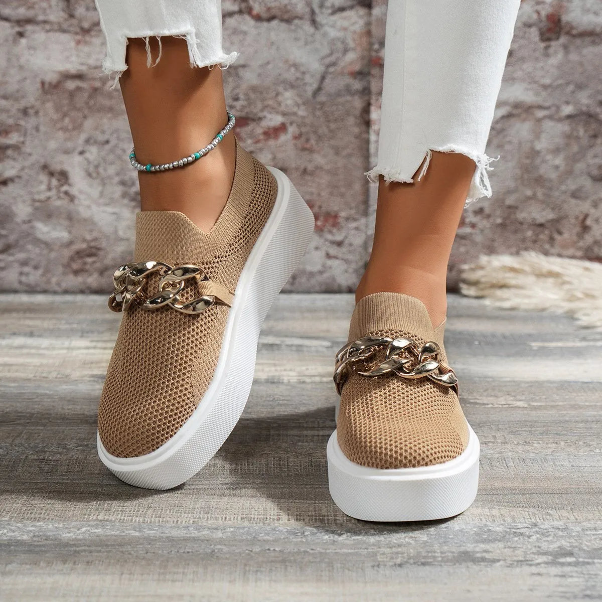Raphaelle - Slip-on sneakers met chunky kettingdetail voor dames