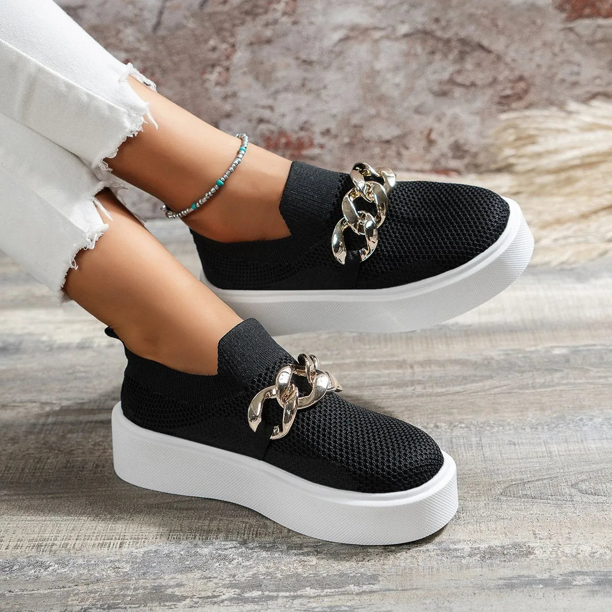 Raphaelle - Slip-on sneakers met chunky kettingdetail voor dames