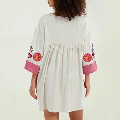 Mabelle – Dames tuniekjurk met v-hals en geborduurde details