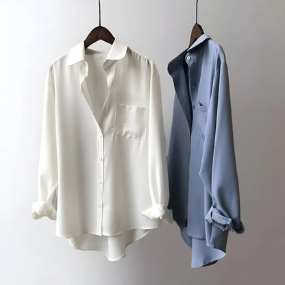 Isa – Losvallende damesblouse met contrasterende kraag