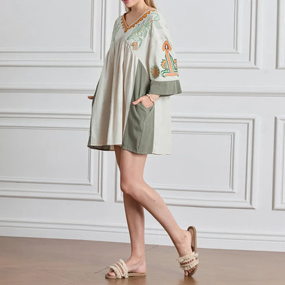 Mabelle – Dames tuniekjurk met v-hals en geborduurde details