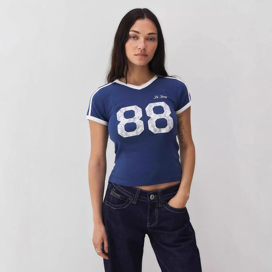 Prisca - Vintage cropped dames top met sportieve v-hals