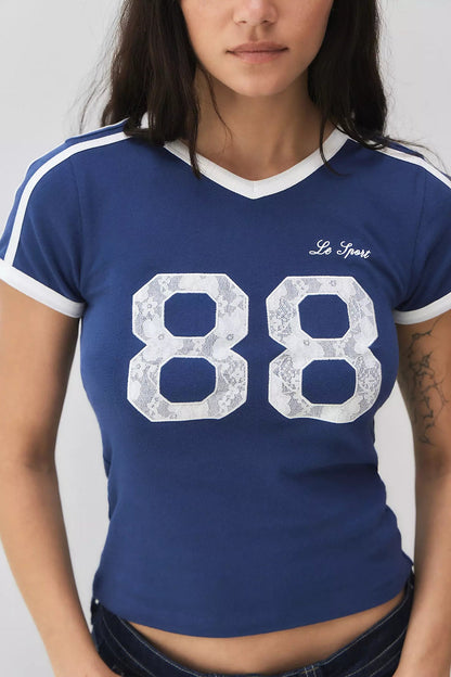 Prisca - Vintage cropped dames top met sportieve v-hals