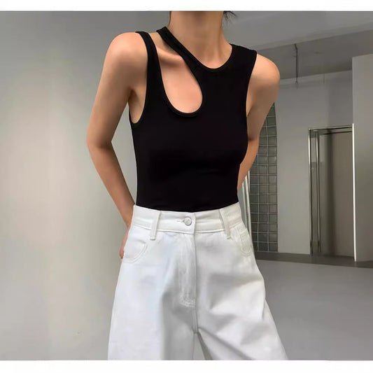 Sabatina - Asymmetrische tanktop met cut-out halslijn voor dames