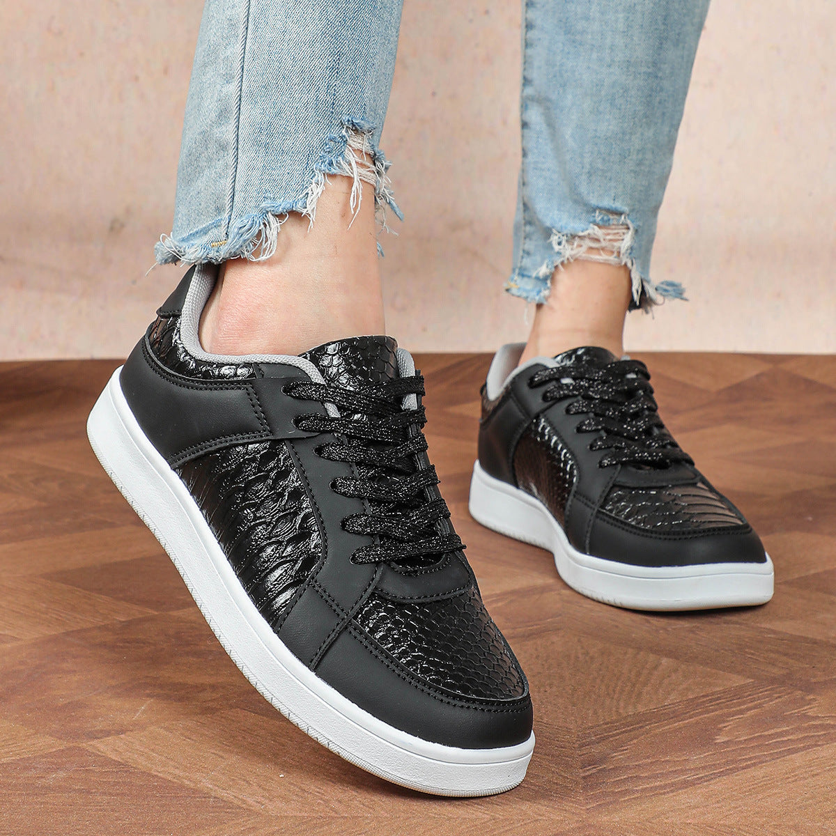 Kirsten - Dames sneakers met structuuraccent en stevige zool