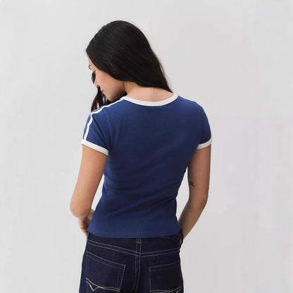 Prisca - Vintage cropped dames top met sportieve v-hals