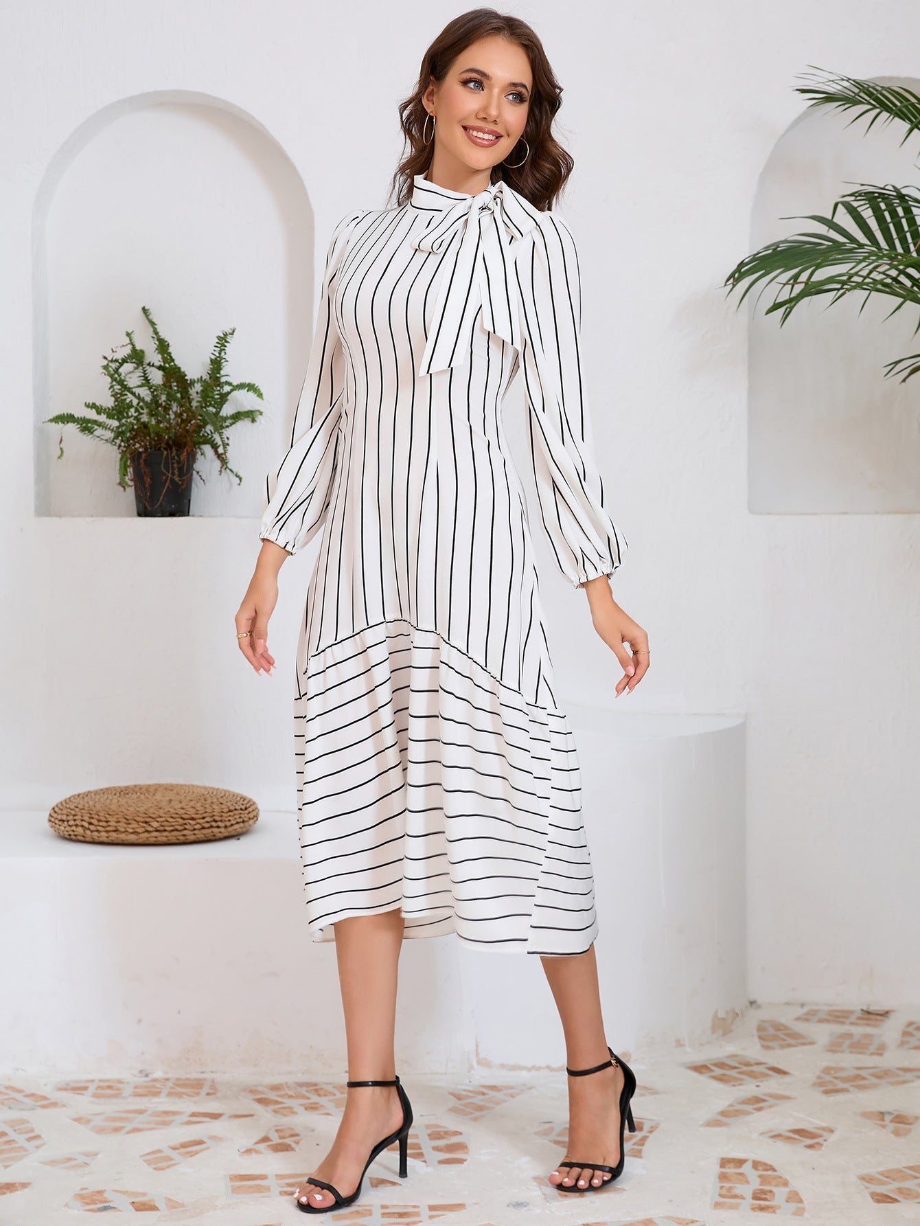 Alazne - Midi jurk met strikdetail en lange mouwen