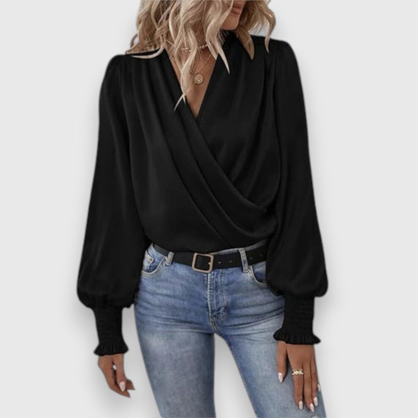 Arianwen - Dames blouse met overslag en geplooide mouwdetails