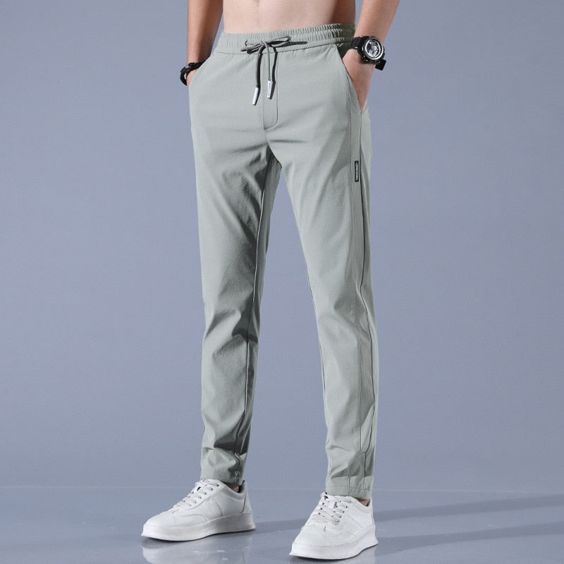 Anselm - Ademende slim-fit joggingbroek met trekkoord in de taille