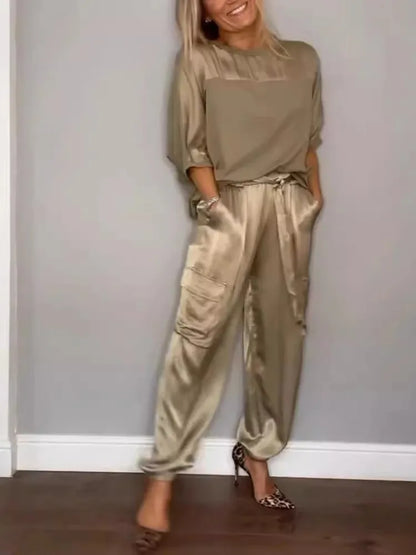 Hattie - Satijnen dames set met losse top en cargo broek