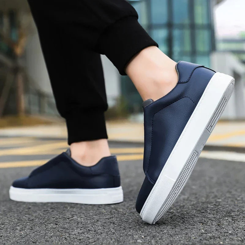 Bran - Lage herensneaker met contrasterende binnenvoering
