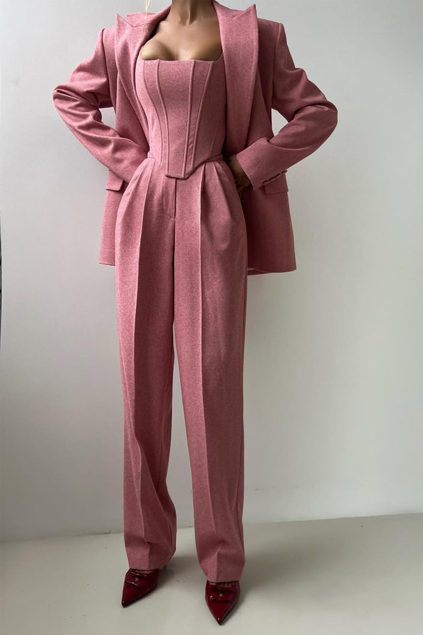 Armelda - Getailleerd damespak met top, blazer en broek
