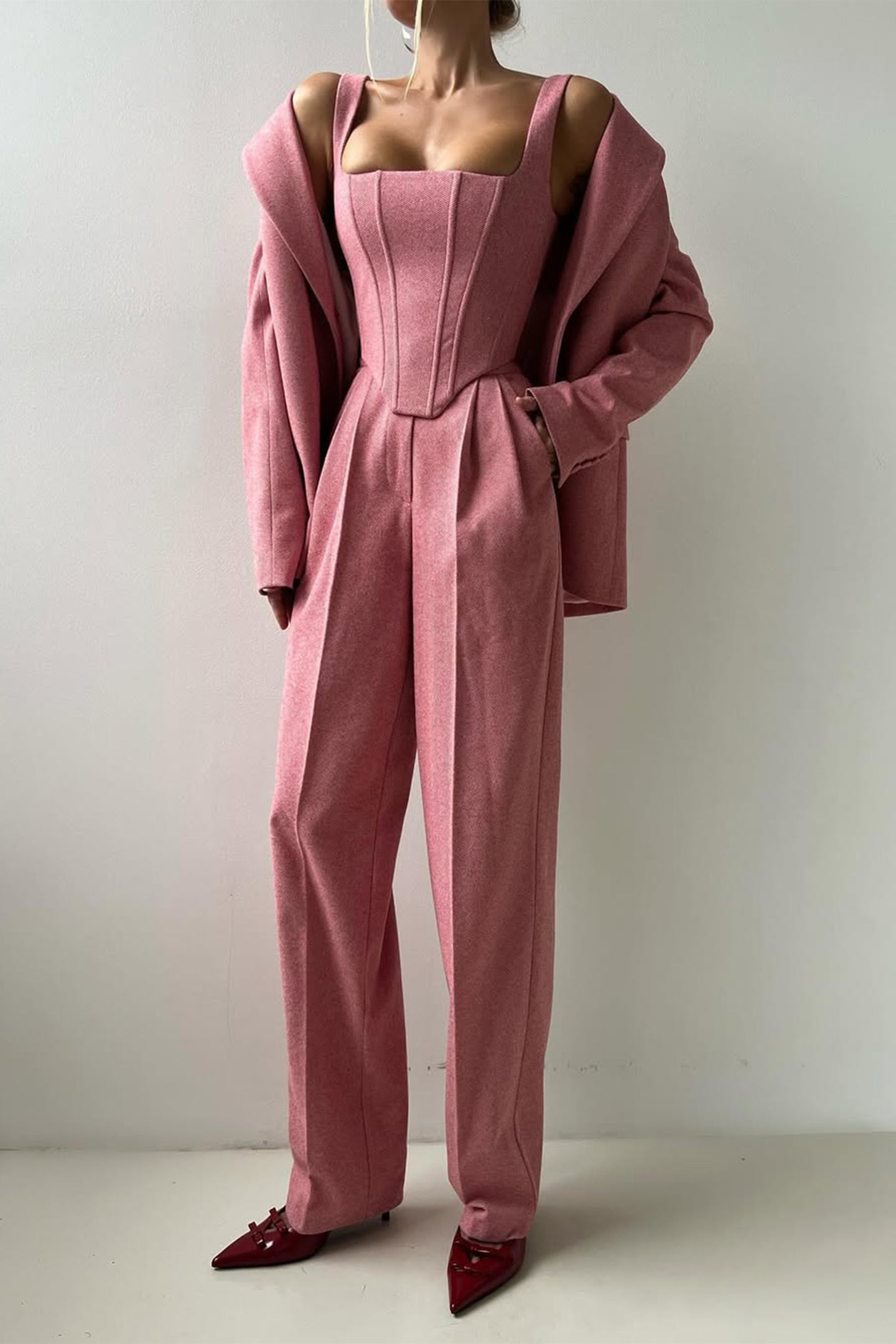 Armelda - Getailleerd damespak met top, blazer en broek