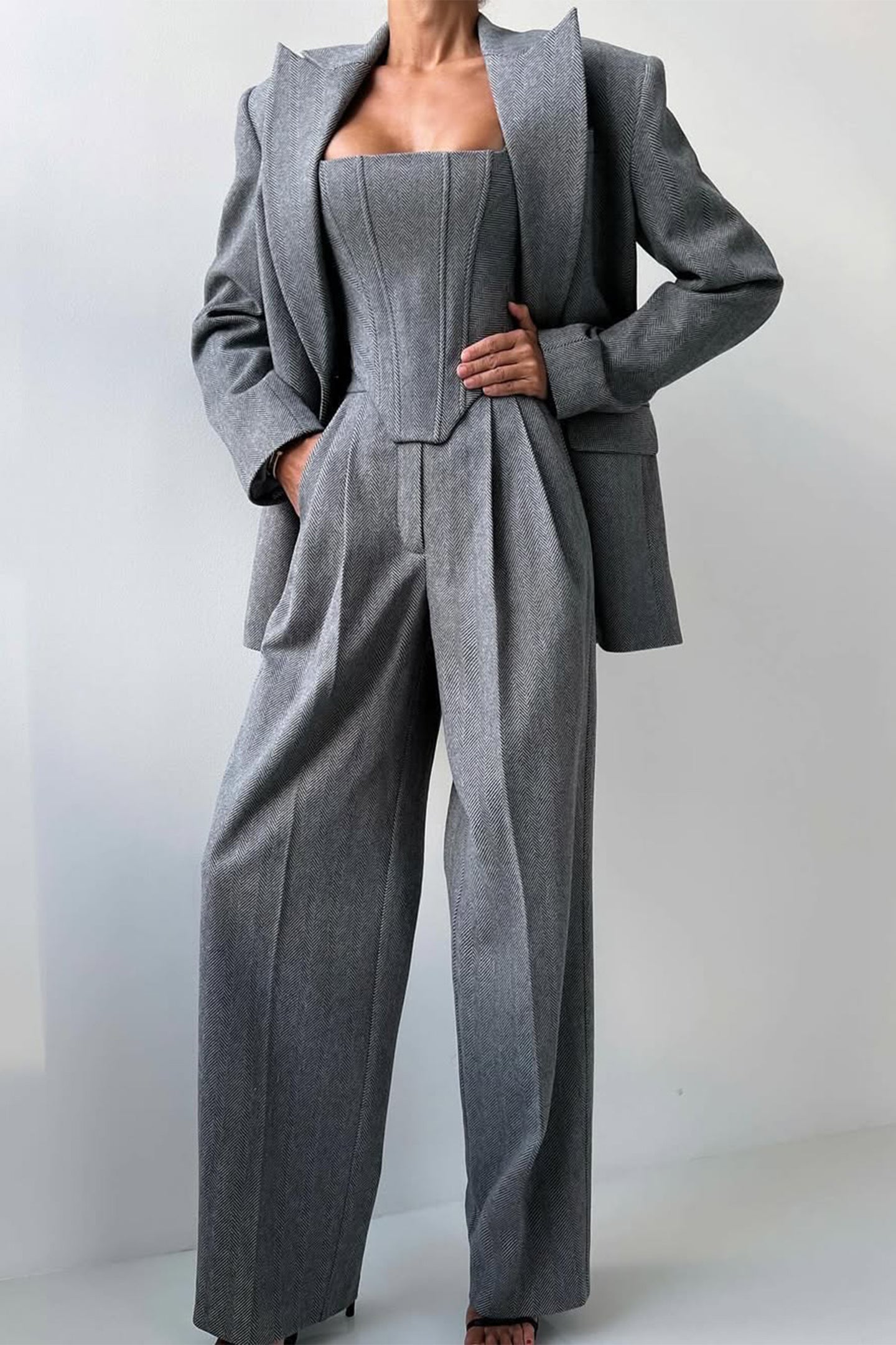 Armelda - Getailleerd damespak met top, blazer en broek