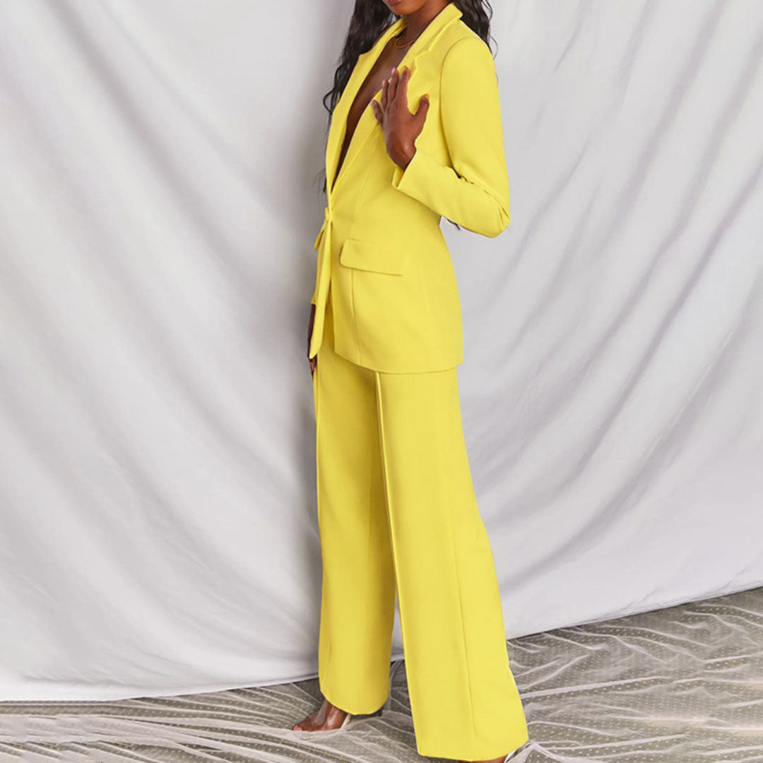 Glenda – Getailleerd damespak met blazer en wijde broek