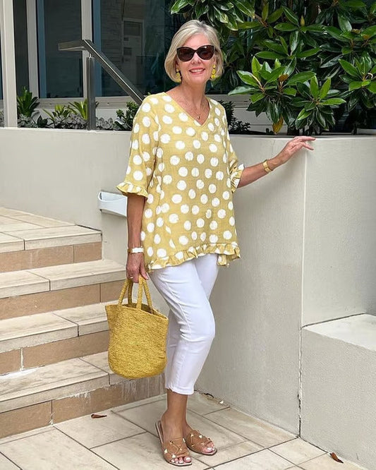 Josepha - Losvallende V-hals blouse met stippenprint