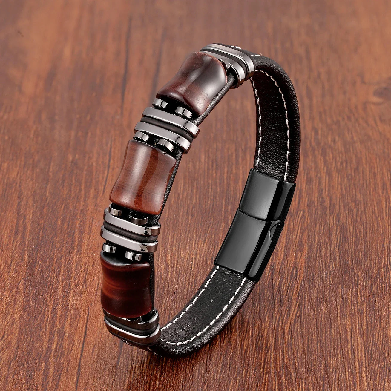 Luxe herenarmband met houtaccenten en metalen details