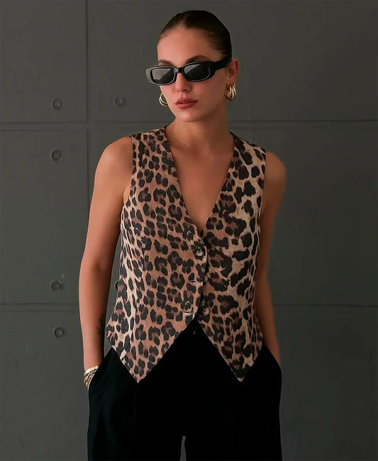 Daria - Getailleerd dames gilet met panterprint en diepe V-hals
