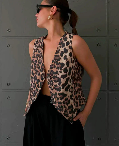 Daria - Getailleerd dames gilet met panterprint en diepe V-hals