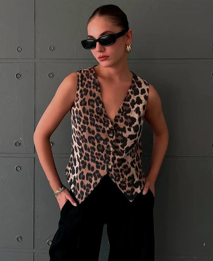 Daria - Getailleerd dames gilet met panterprint en diepe V-hals