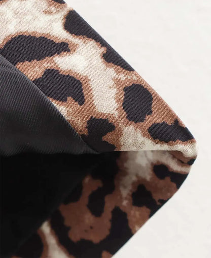 Daria - Getailleerd dames gilet met panterprint en diepe V-hals