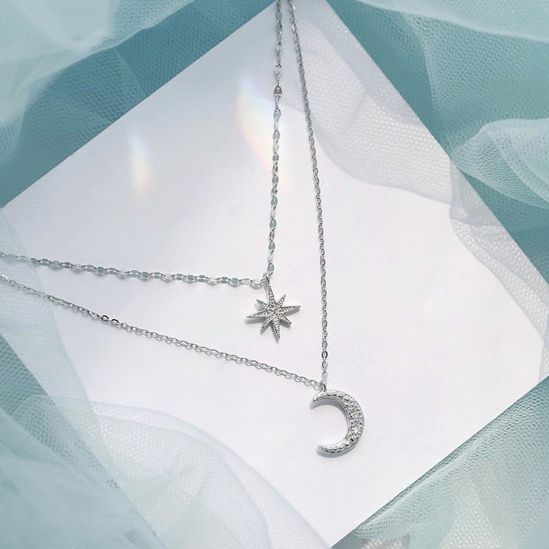 Isabella – Gelaagde damesketting met maan- en sterhanger