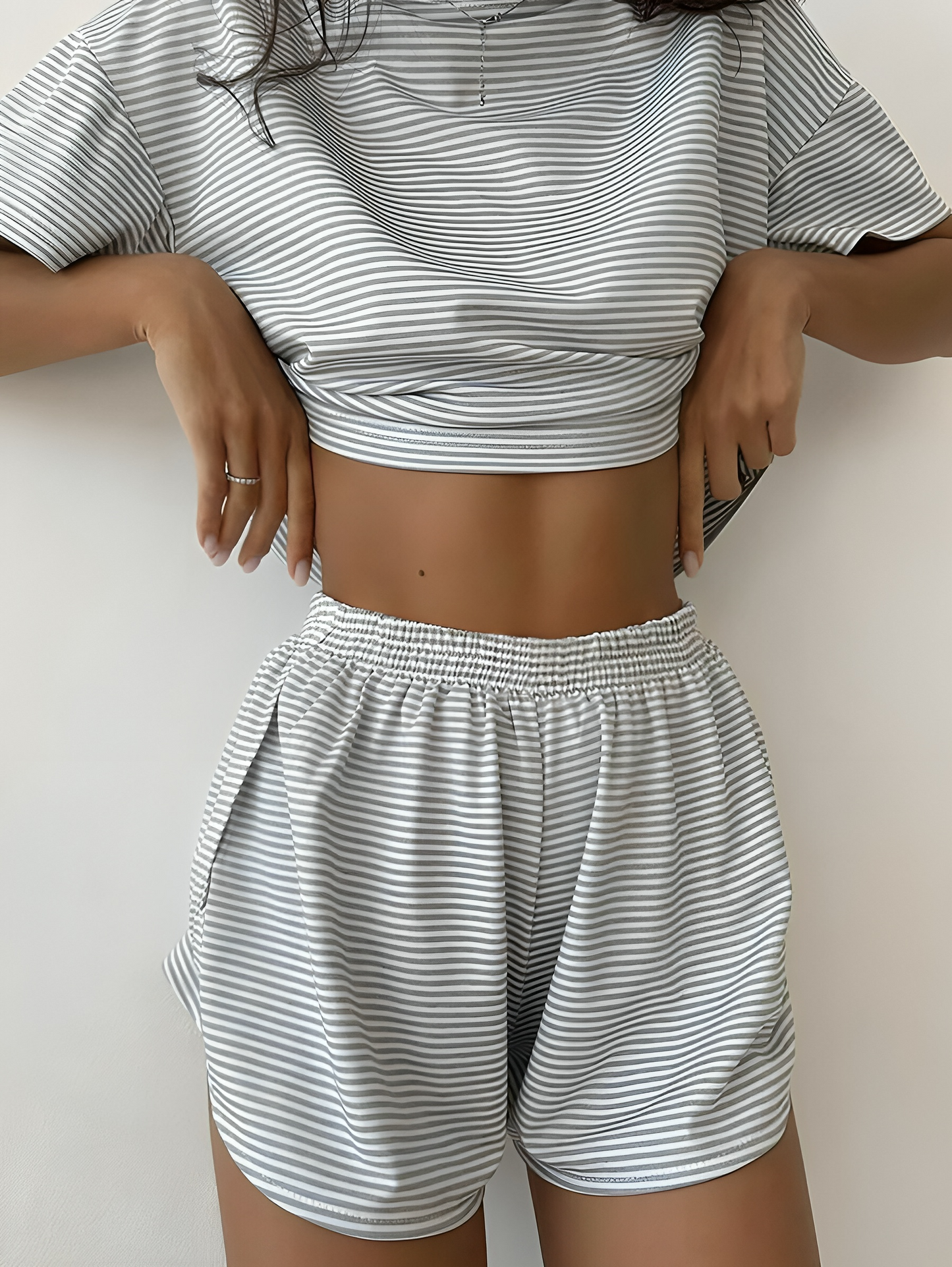 Judit - Luchtige tweedelige dames set met streepdetail en relaxte fit