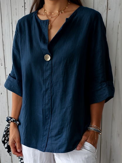 Marita – Losvallende blouse met knoopdetail voor dames