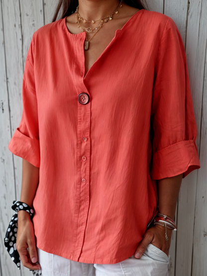 Marita – Losvallende blouse met knoopdetail voor dames