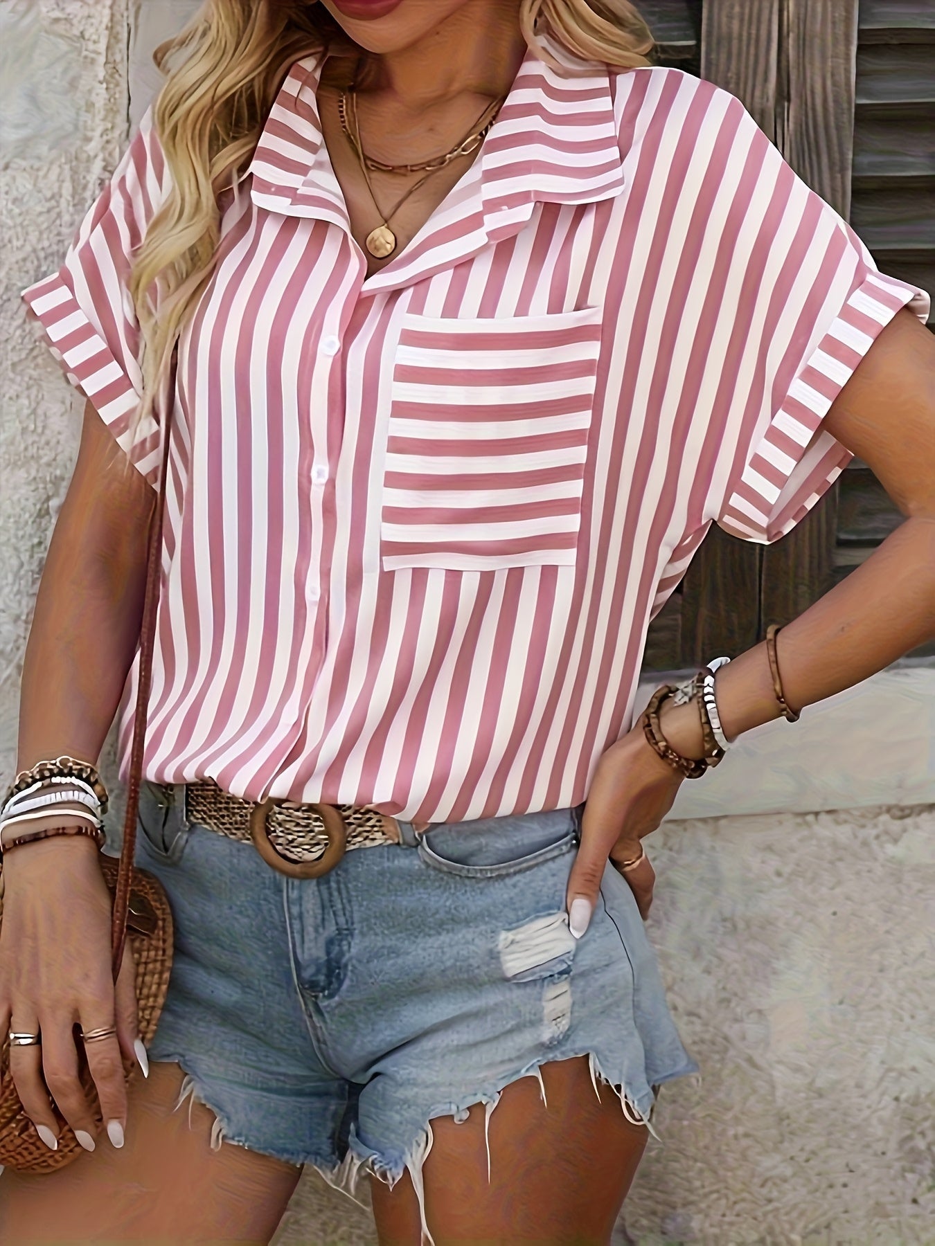 Wendy – Damesblouse met korte mouwen en speelse streepdetails