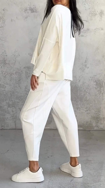Karrie – Relaxed damespak met lange mouwen en taps toelopende broek