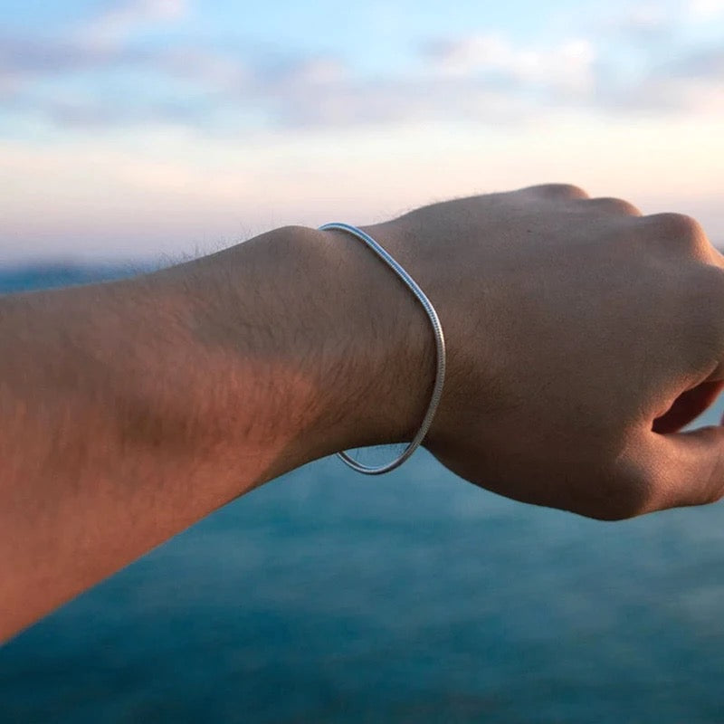 Minimalistische herenarmband met slanke vorm