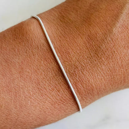 Minimalistische herenarmband met slanke vorm
