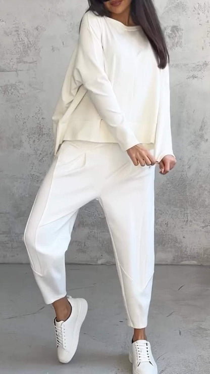 Karrie – Relaxed damespak met lange mouwen en taps toelopende broek