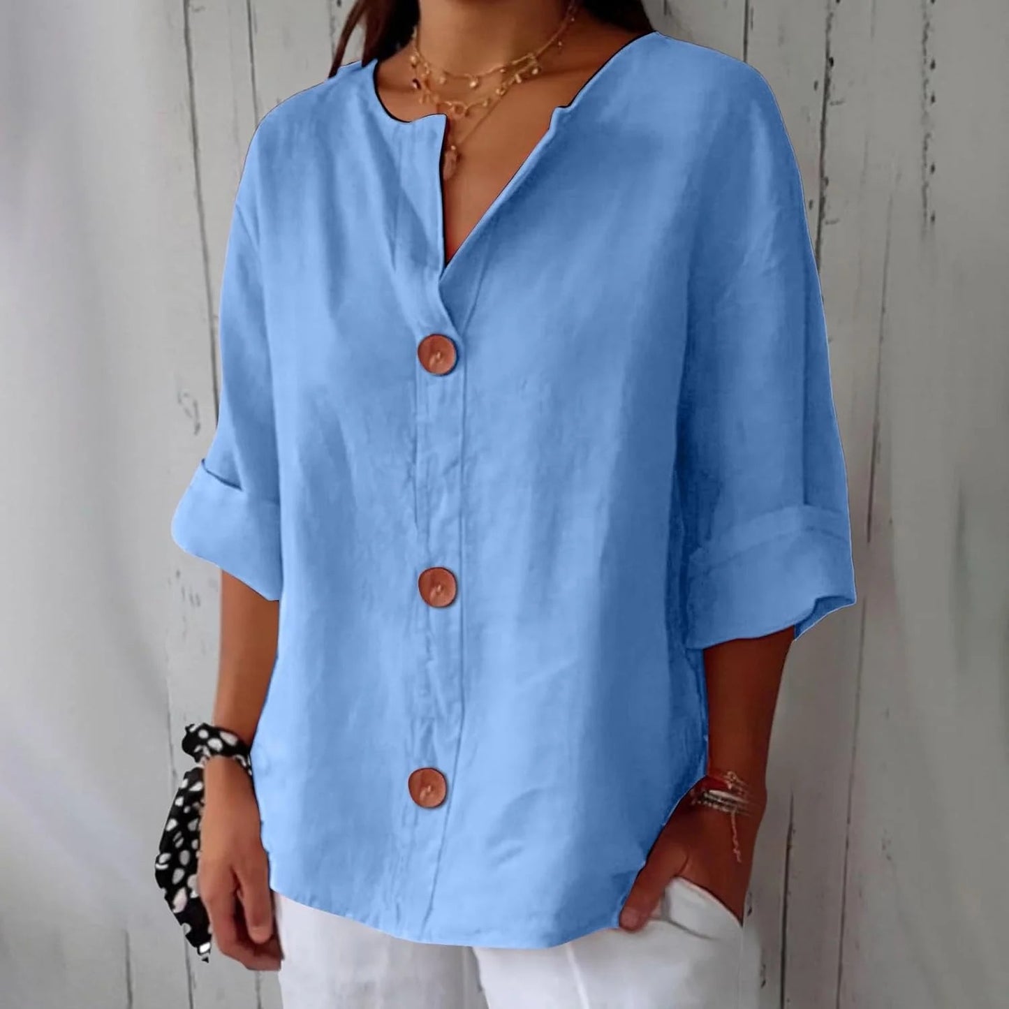 Andreina – Losvallende damesblouse met knopen