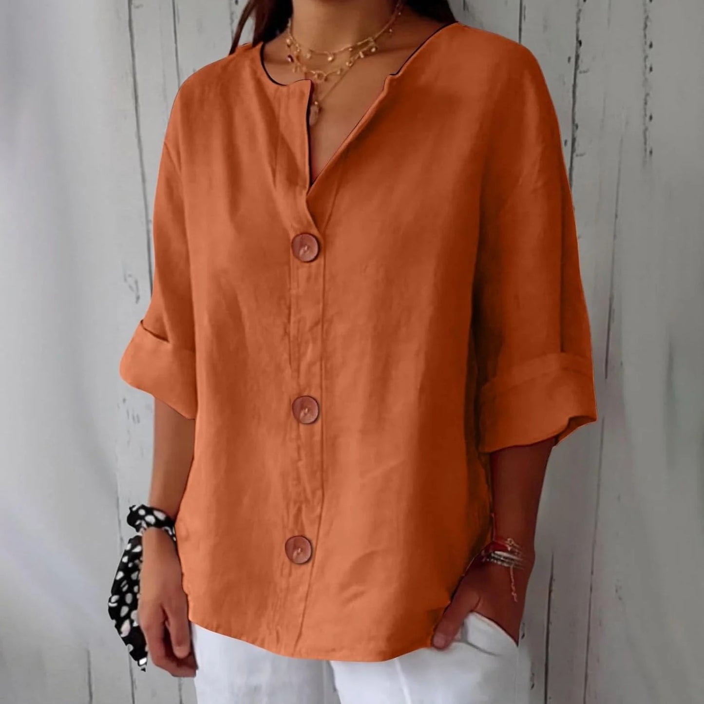 Andreina – Losvallende damesblouse met knopen