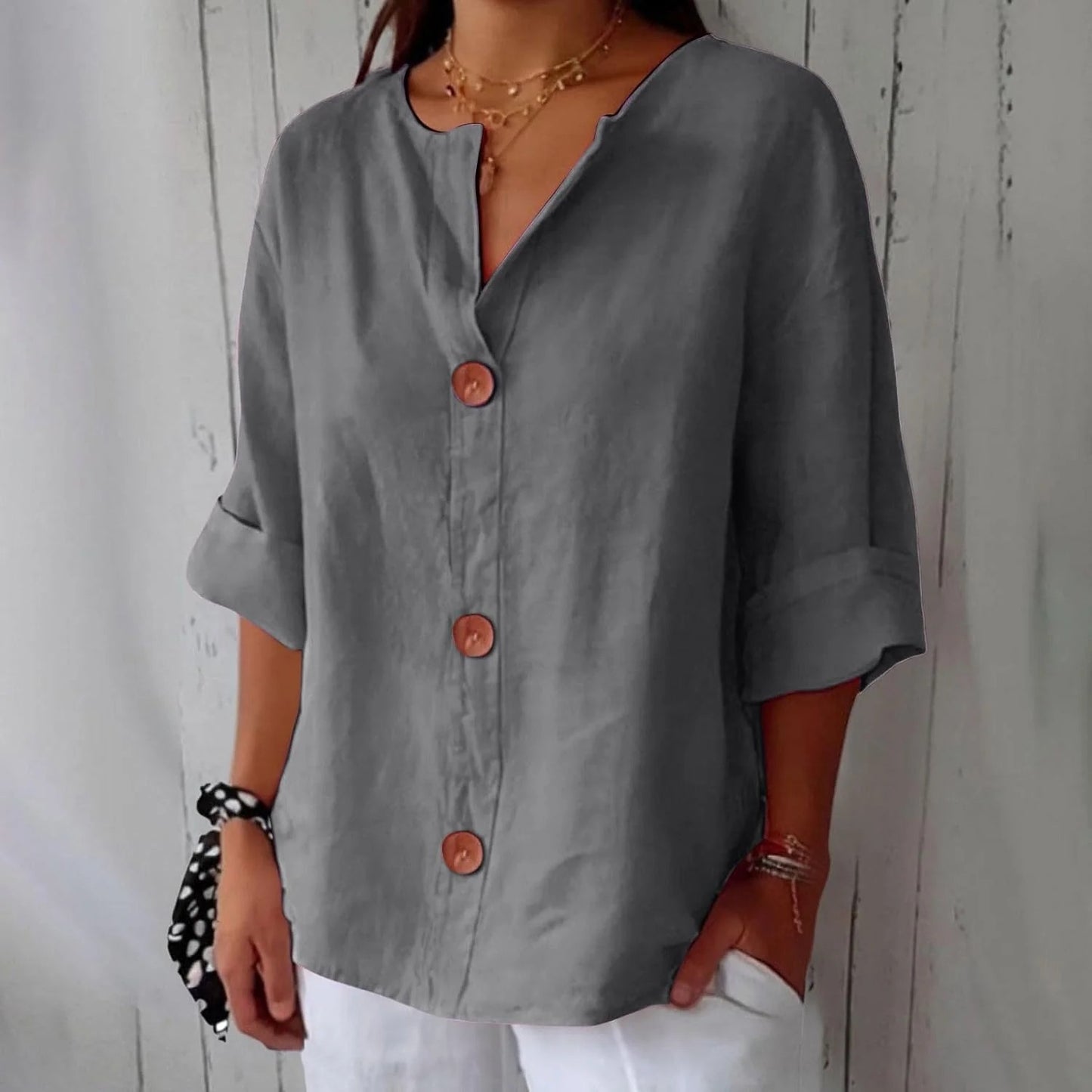 Andreina – Losvallende damesblouse met knopen