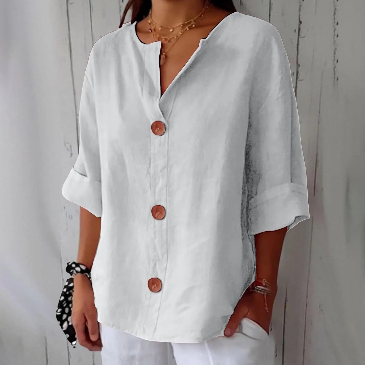 Andreina – Losvallende damesblouse met knopen
