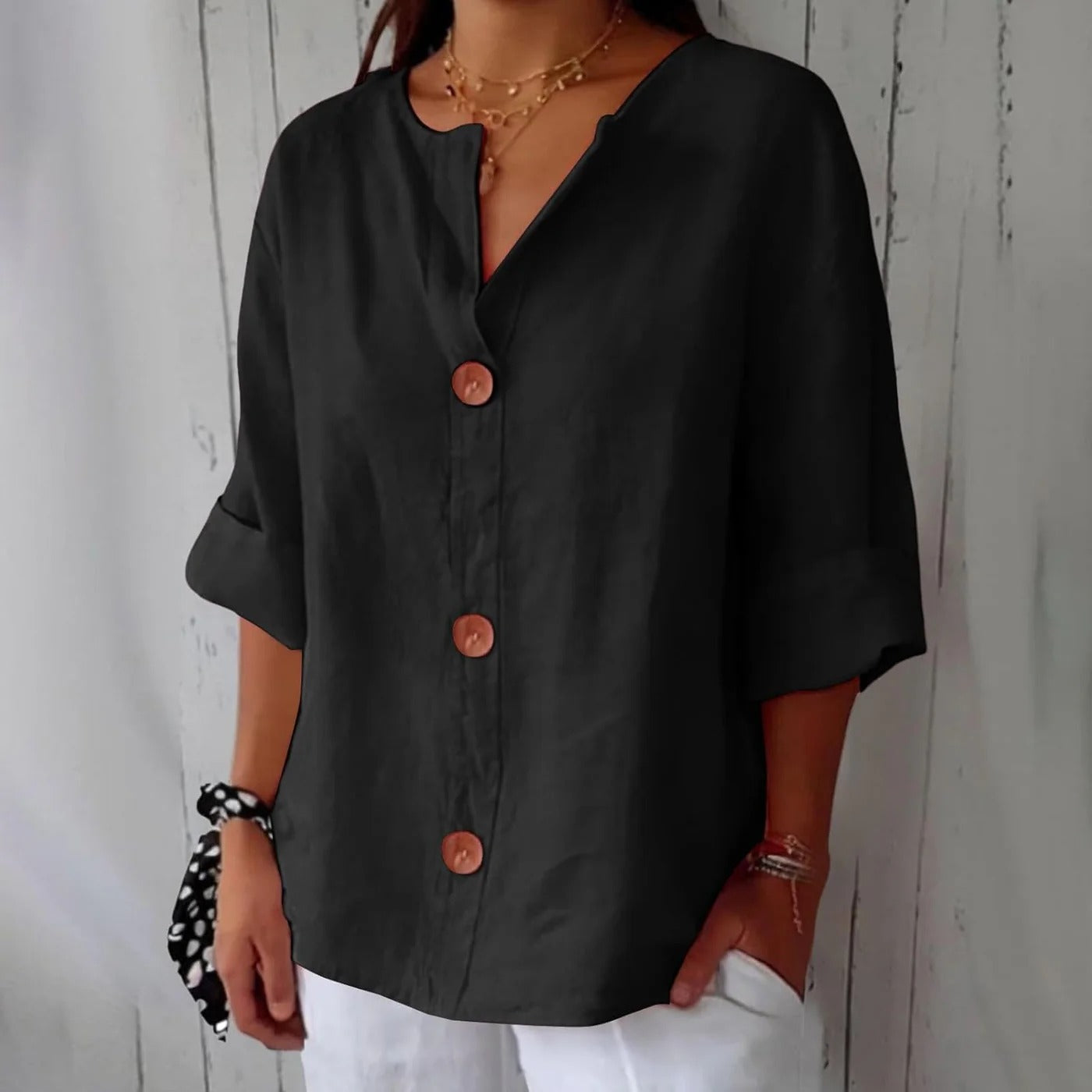 Andreina – Losvallende damesblouse met knopen