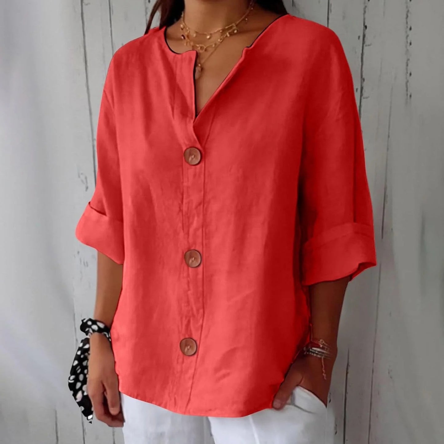 Andreina – Losvallende damesblouse met knopen