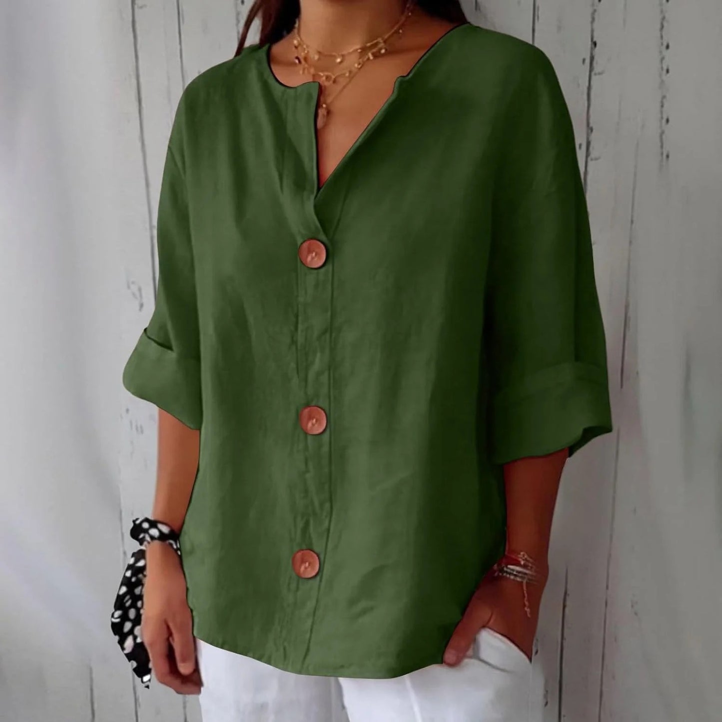 Andreina – Losvallende damesblouse met knopen