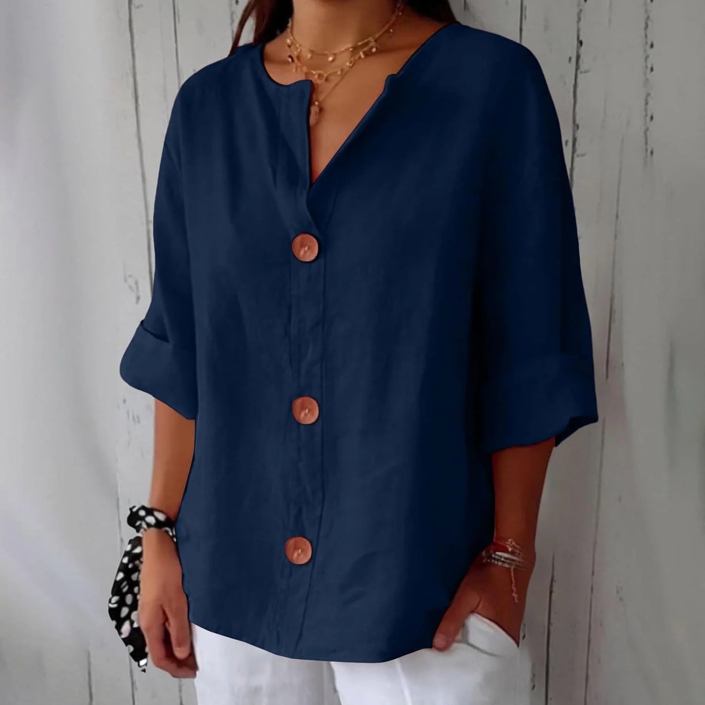 Andreina – Losvallende damesblouse met knopen