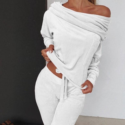 Calianna - Off-shoulder velours lounge set met voorzak